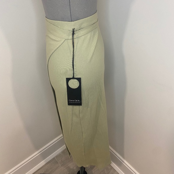 Sage Wrap-around skirt - Picture 2 of 3